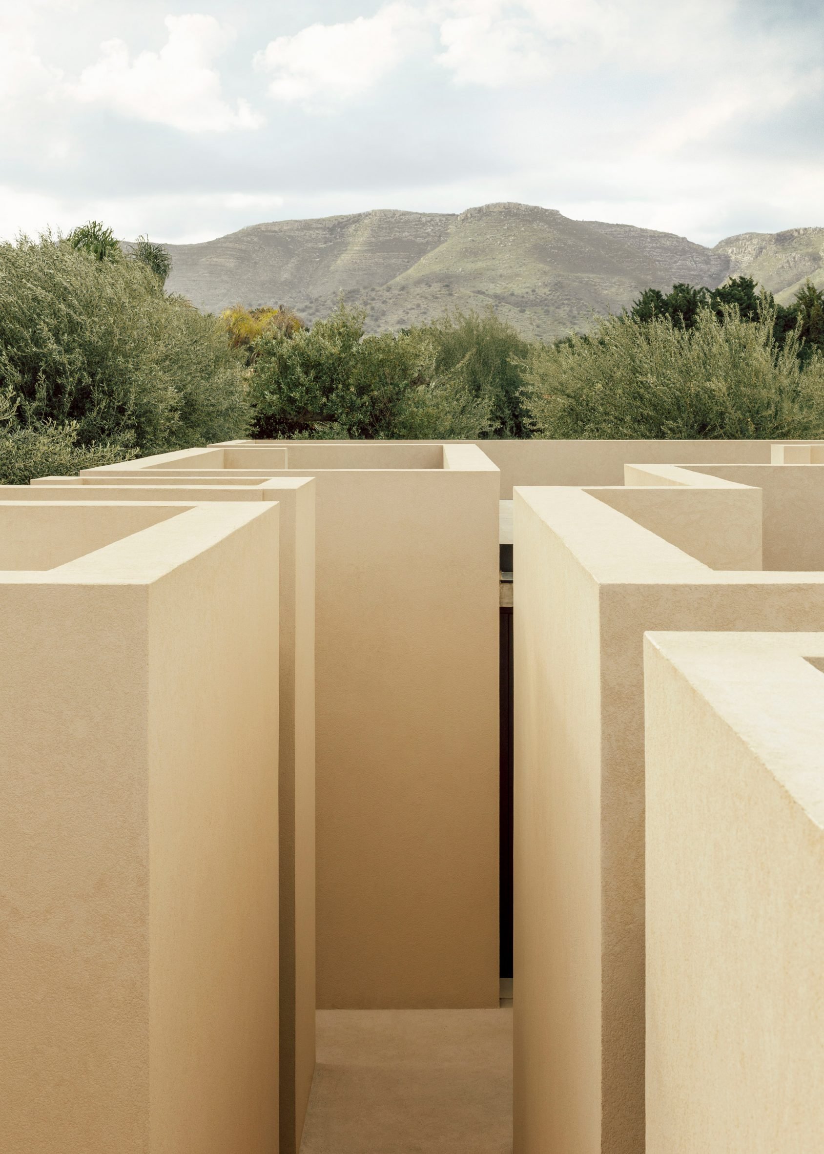 Patio House in Sicily by Solum
